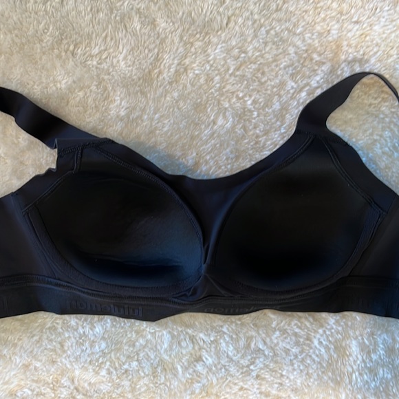Black Lululemon sports bra size 34 a - Picture 3 of 6
